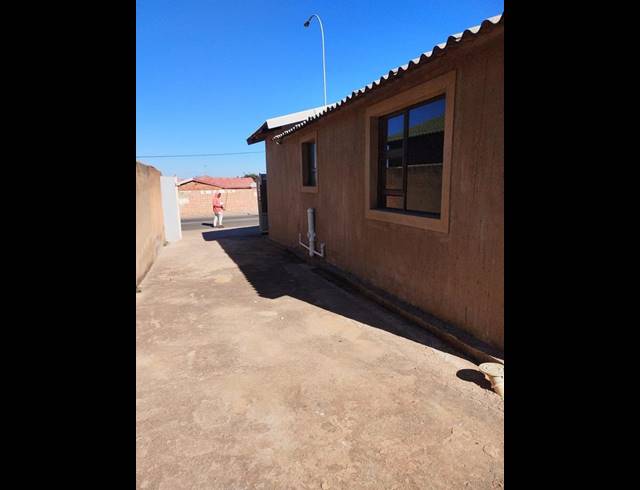 2 BEDROOM HOUSE FOR SALE IN MAPETLA